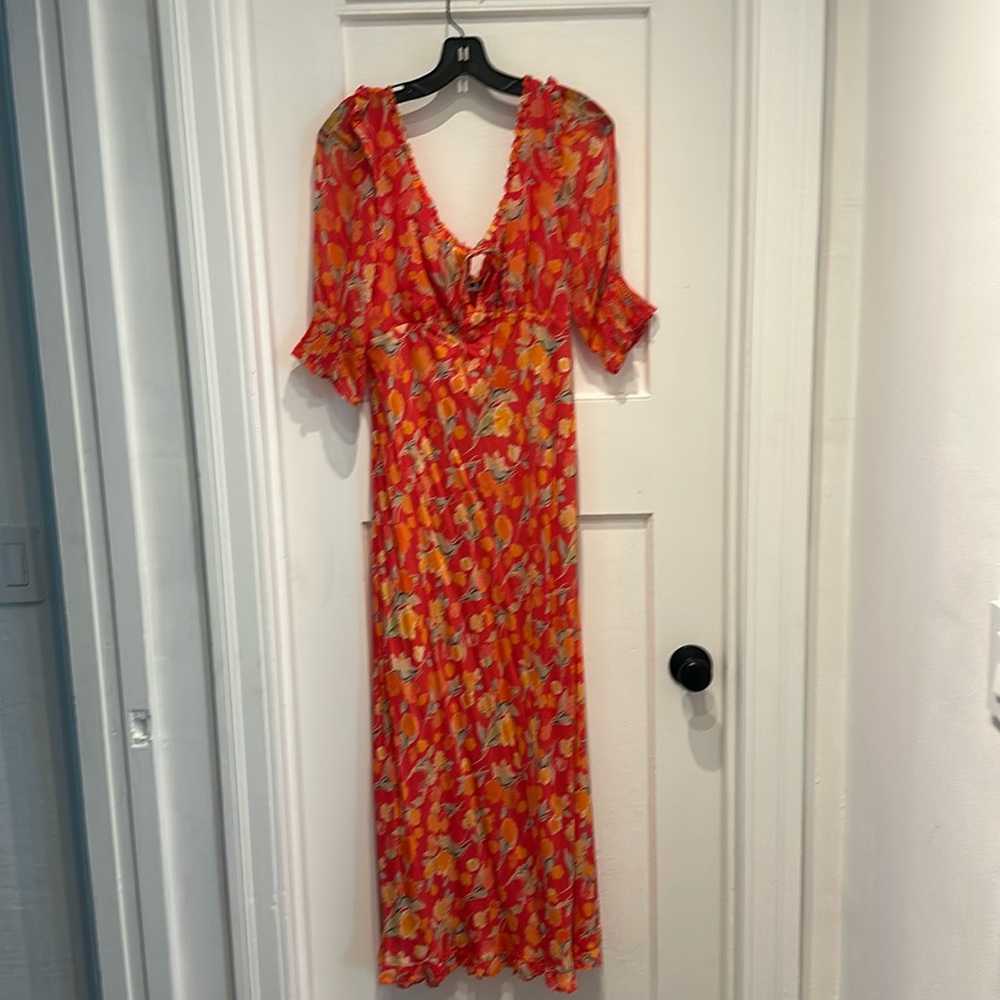 Beautiful color for spring and summer Rico dress- never worn!  L